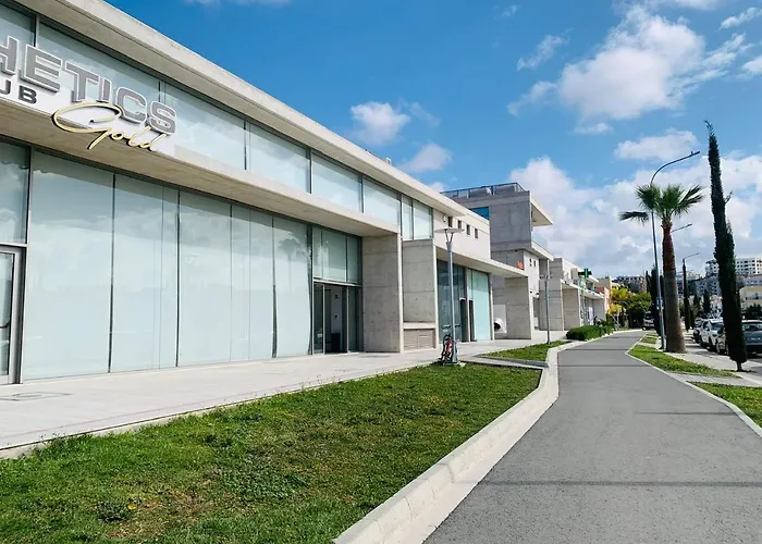 Stylish 2br With Balcony, Pool, Gym, Free Parking At Elysia Park S6 *