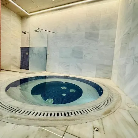 Elysia Park 6 - 2br With Sunny Balcony, Pool, Gym, Free Parking * بافوس