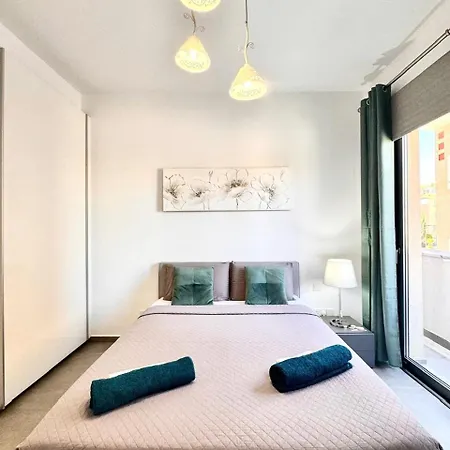 Elysia Park 6 - 2br With Sunny Balcony, Pool, Gym, Free Parking شقة *