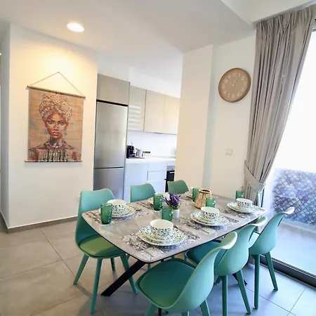 Elysia Park 6 - 2br With Sunny Balcony, Pool, Gym, Free Parking