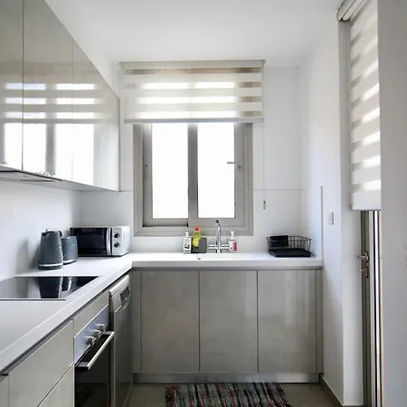 Elysia Park B6 - 2br With Sunny Balcony, Pool, Gym, Free Parking Apartament Paphos