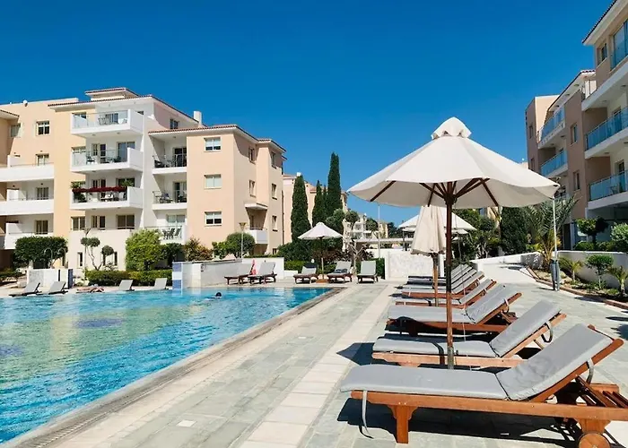 Stylish 2br With Balcony, Pool, Gym, Free Parking At Elysia Park S6 Appartamento Paphos