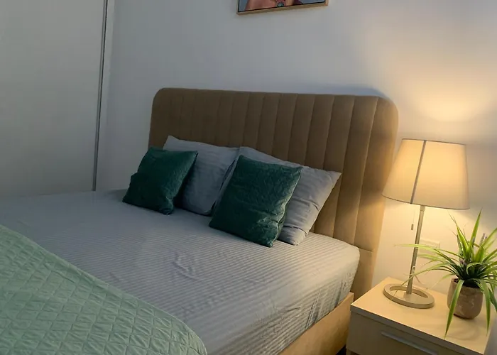 Stylish 2br With Balcony, Pool, Gym, Free Parking At Elysia Park S6 Paphos