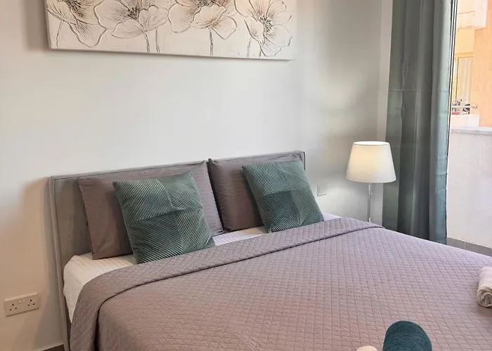 Elysia Park B6 - 2br With Sunny Balcony, Pool, Gym, Free Parking Lejlighed