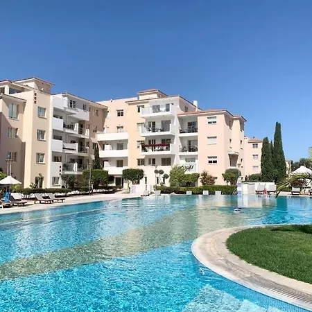Elysia Park 6 - 2br With Sunny Balcony, Pool, Gym, Free Parking *