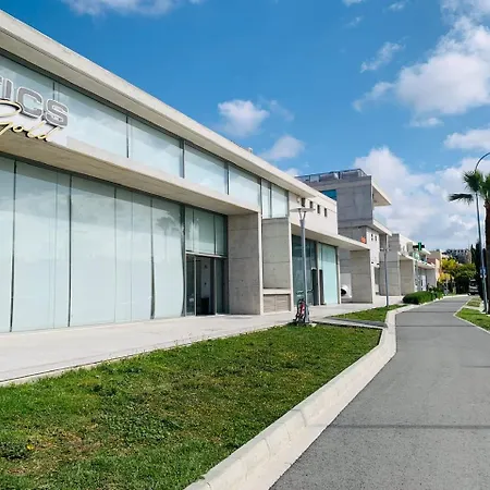 Elysia Park 6 - 2br With Sunny Balcony, Pool, Gym, Free Parking *