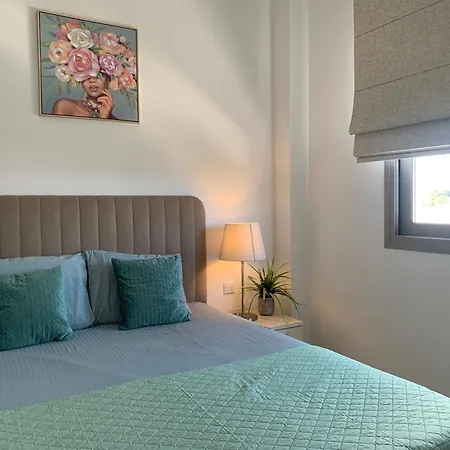 Stylish 2br With Balcony, Pool, Gym, Free Parking At Elysia Park S6 * פאפוס