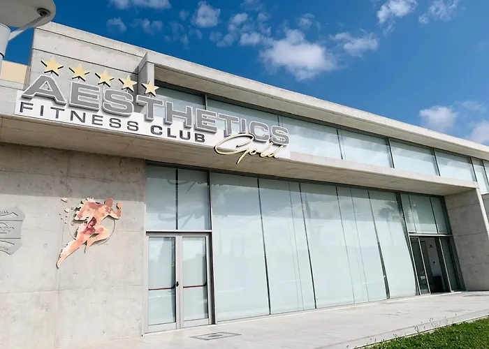 Stylish 2br With Balcony, Pool, Gym, Free Parking At Elysia Park S6 * פאפוס