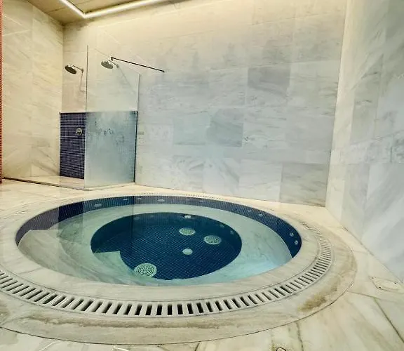 Stylish 2br With Balcony, Pool, Gym, Free Parking At Elysia Park S6 * פאפוס